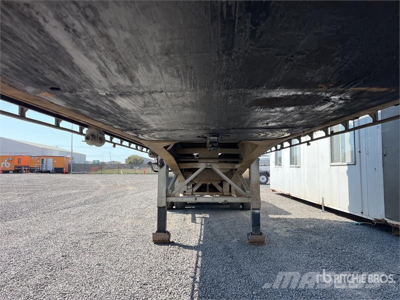  Barker 7.3 m Tri/A B-Double Lead Rollback Curtain  Curtainsider trailers