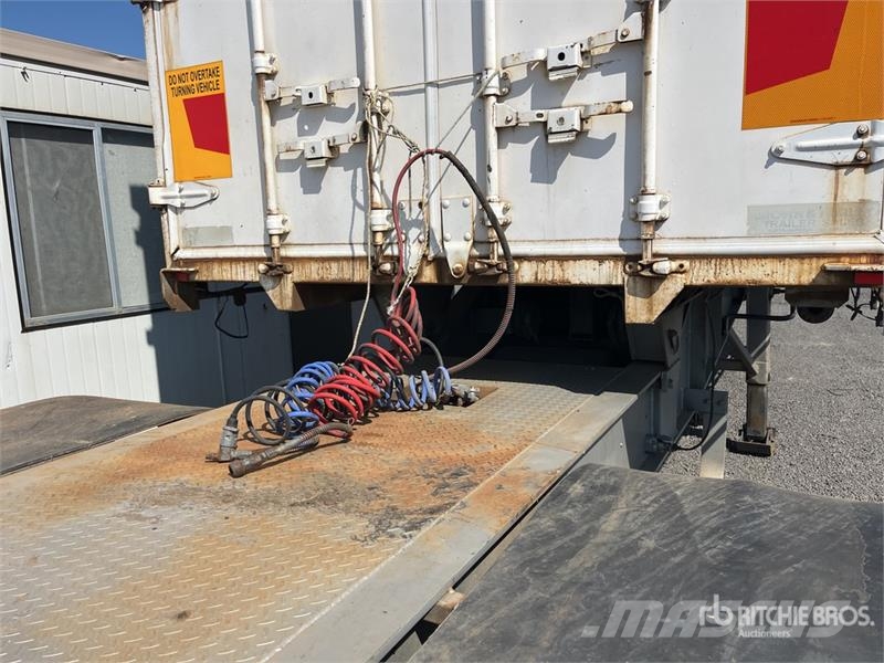  Barker 7.3 m Tri/A B-Double Lead Rollback Curtain  Curtainsider trailers