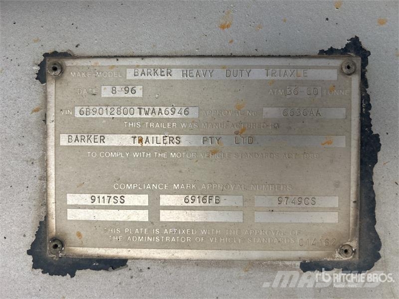  Barker Tri/A Flatbed Trailer مقطوروات مسطحة/مفصلية الجوانب