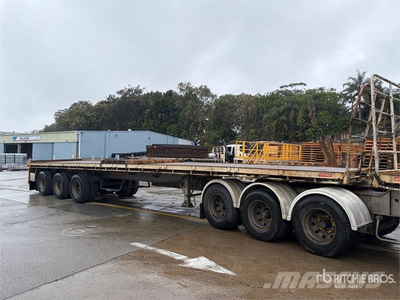  Barker Tri/A Flatbed Trailer مقطوروات مسطحة/مفصلية الجوانب