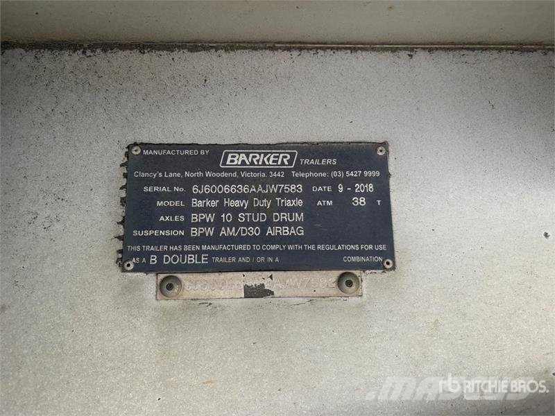  Barker Tri/A Flatbed Trailer مقطوروات مسطحة/مفصلية الجوانب