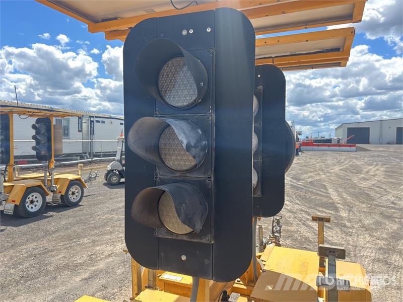  Bartco Solar Mobile Traffic Light Light towers