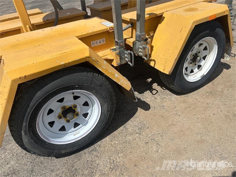  Bartco Solar Mobile Traffic Light Light towers