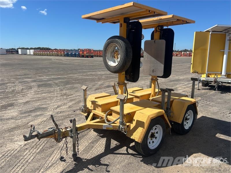  Bartco Solar Mobile Traffic Light Light towers