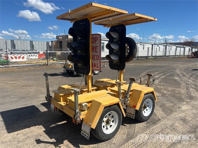  Bartco Solar Mobile Traffic Light Light towers