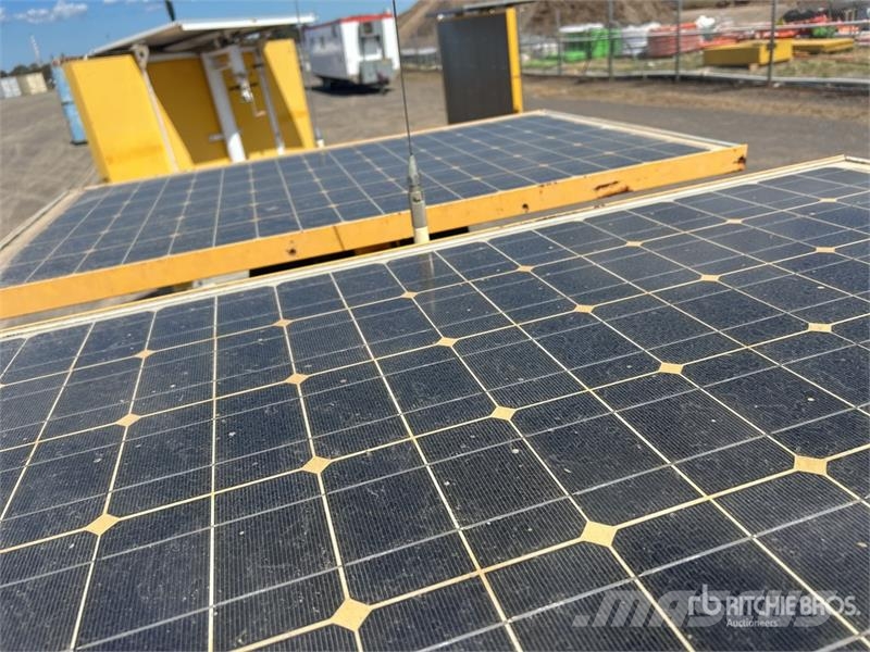  Bartco Solar Mobile Traffic Light Light towers