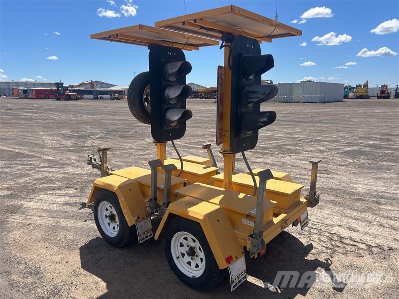  Bartco Solar Mobile Traffic Light Light towers