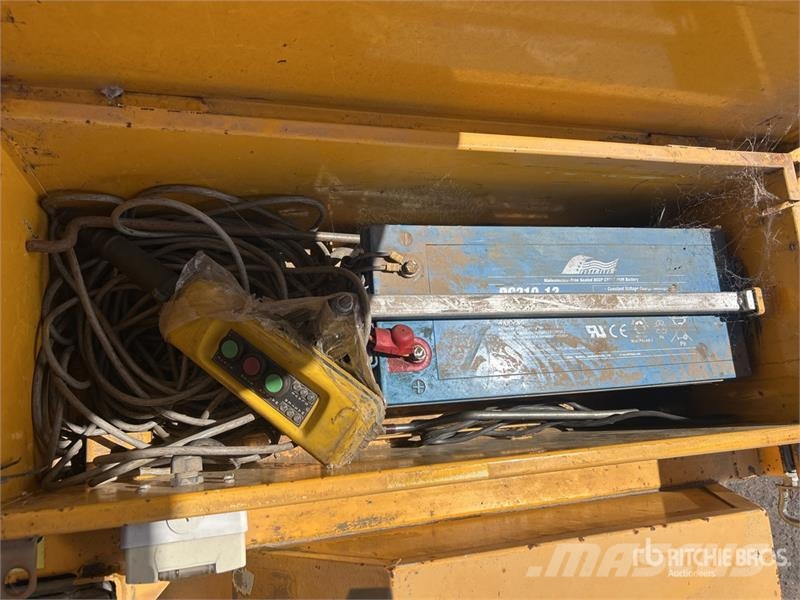  Bartco Solar Mobile Traffic Light 拖车式灯塔