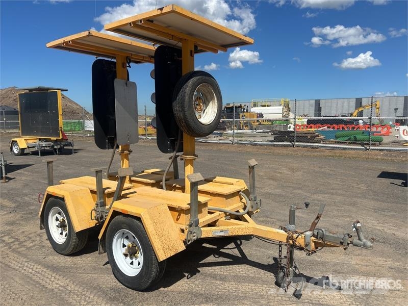  Bartco Solar Mobile Traffic Light Light towers