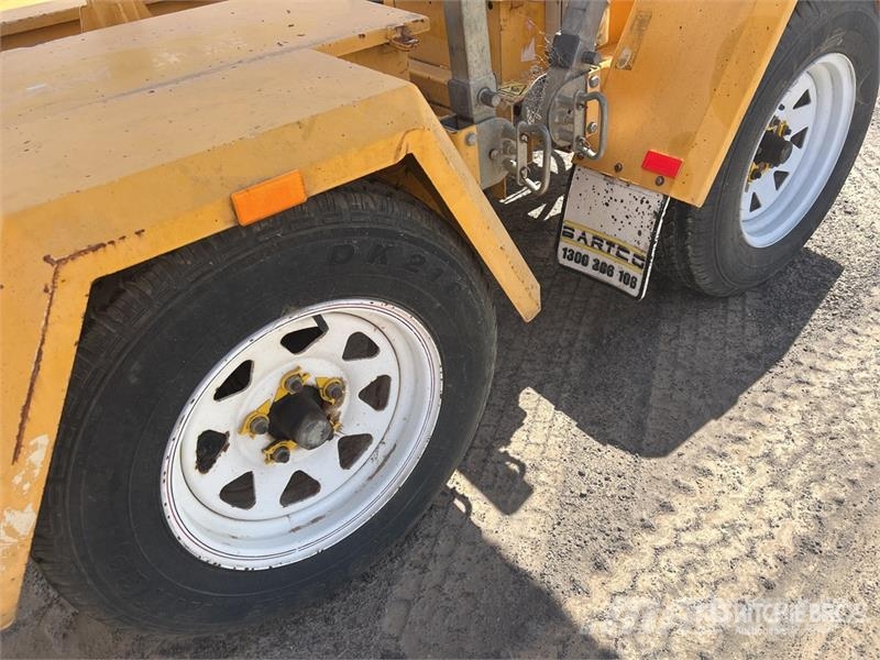  Bartco Solar Mobile Traffic Light Light towers