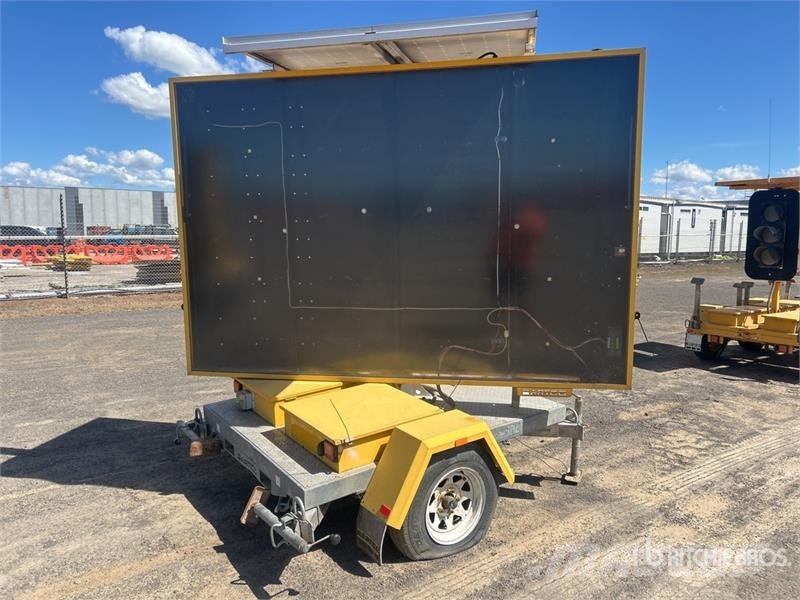 Bartco VM-C-C5-BSM Solar Message Board (Inoperable Muud