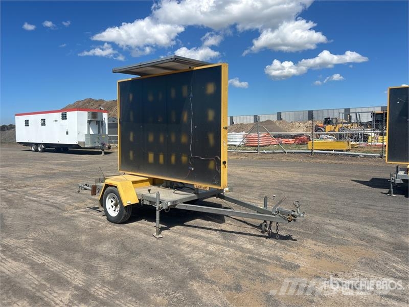  Bartco VMC-5C-400 Solar Message Board (Inoperable) Прочее дорожностроительное оборудование