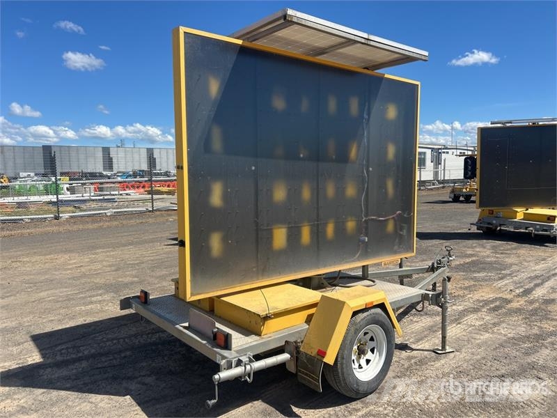  Bartco VMC-5C-400 Solar Message Board (Inoperable) Прочее дорожностроительное оборудование