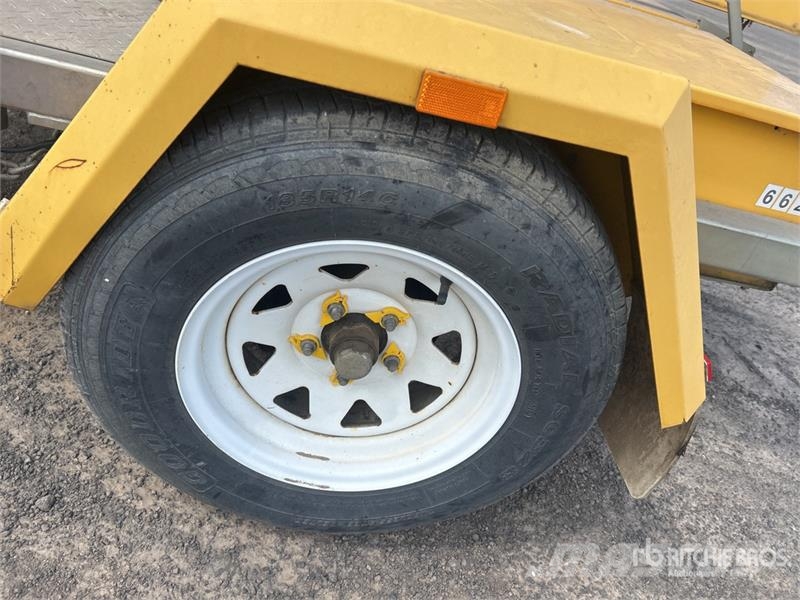 Bartco VMC-5C-400 Solar Message Board (Inoperable) Прочее дорожностроительное оборудование