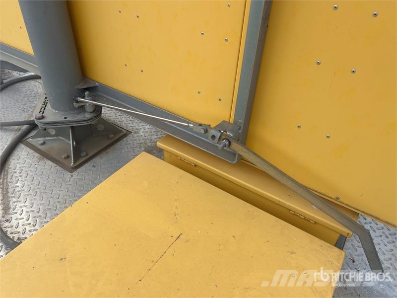  Bartco VMC-5C-400 Solar Message Board (Inoperable) Прочее дорожностроительное оборудование