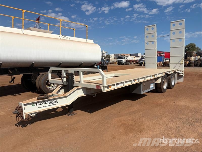  Beavertail Trailers 7.5 m Bogie/A Equipment Traile مقطورات مركبات نقل