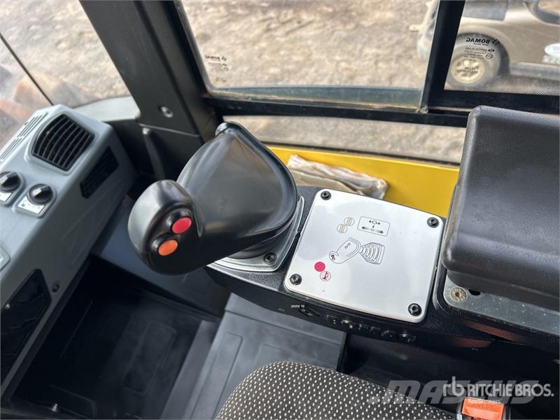 Bomag BW211PD-5 Padfoot Drum Compactor Ťahačové valce