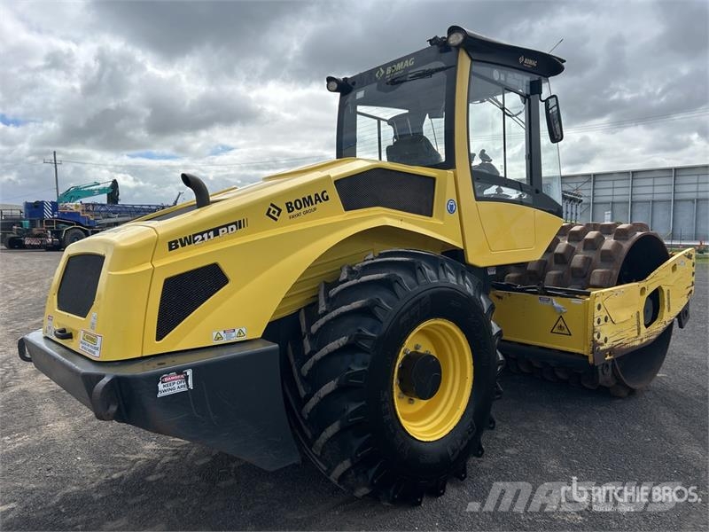 Bomag BW211PD-5 Padfoot Drum Compactor Ťahačové valce