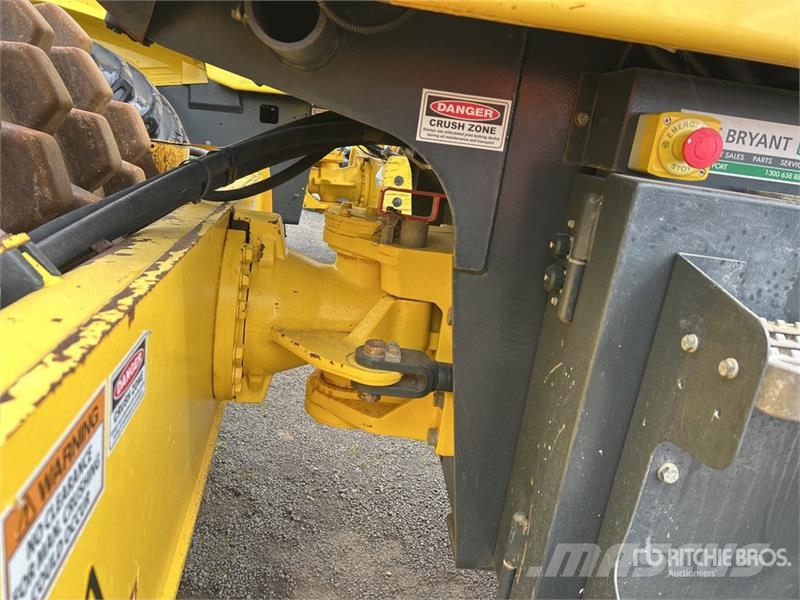 Bomag BW211PD-5 Padfoot Drum Compactor Ťahačové valce