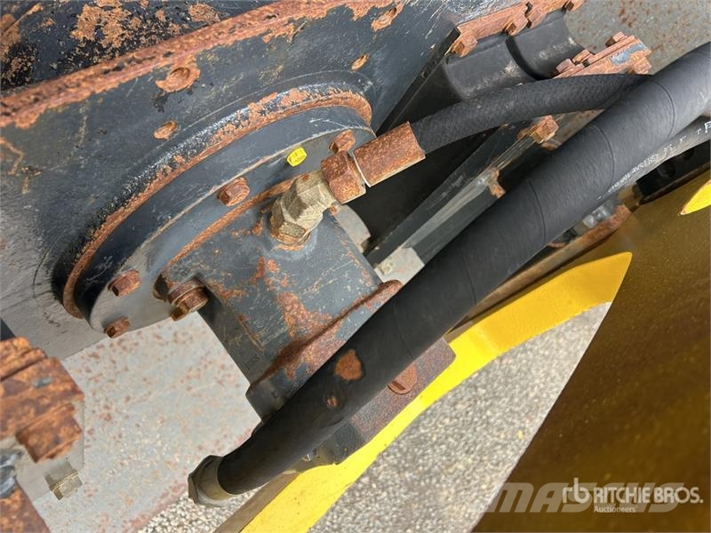Bomag BW211PD-5 Padfoot Drum Compactor Ťahačové valce