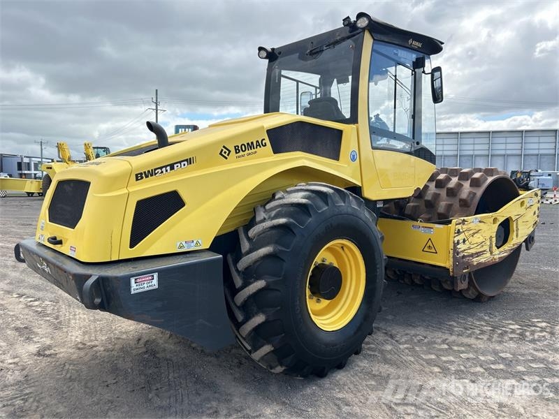 Bomag BW211PD-5 Padfoot Drum Compactor Ťahačové valce