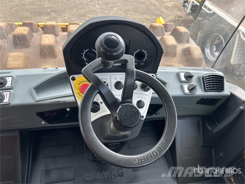 Bomag BW211PD-5 Padfoot Drum Compactor Egydobos hengerek