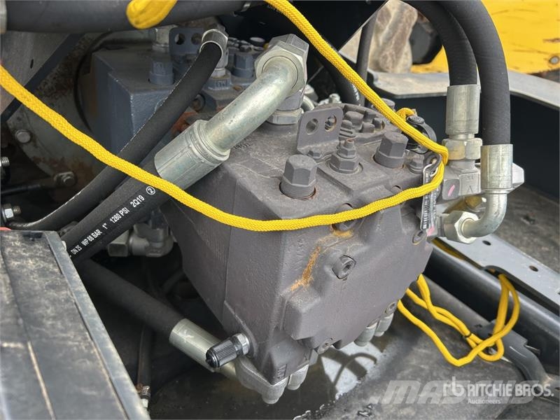 Bomag BW211PD-5 Padfoot Drum Compactor Ťahačové valce