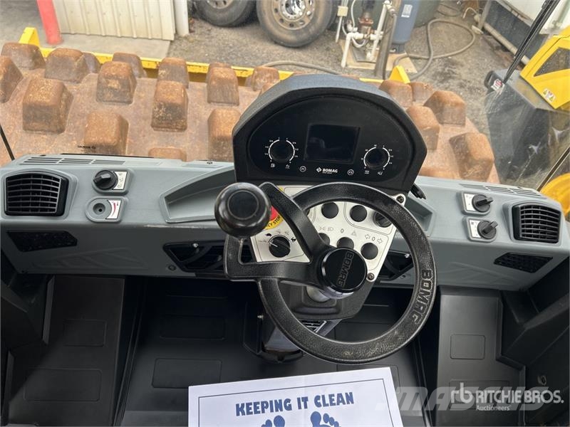 Bomag BW211PD-5 Padfoot Drum Compactor Ťahačové valce