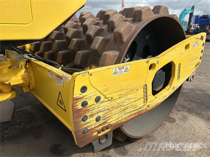 Bomag BW211PD-5 Padfoot Drum Compactor Egydobos hengerek