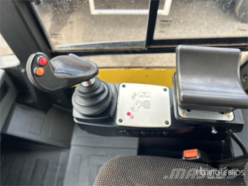 Bomag BW211PD-5 Padfoot Drum Compactor Egydobos hengerek