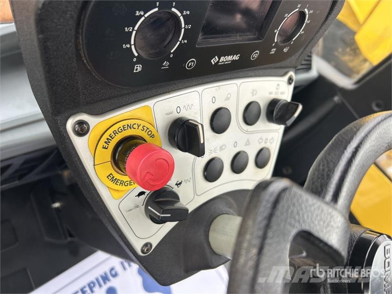 Bomag BW211PD-5 Padfoot Drum Compactor Ťahačové valce