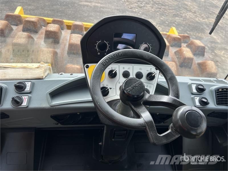 Bomag BW211PD-5 Padfoot Drum Compactor Ťahačové valce