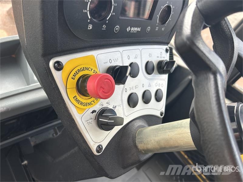 Bomag BW211PD-5 Padfoot Drum Compactor Egydobos hengerek
