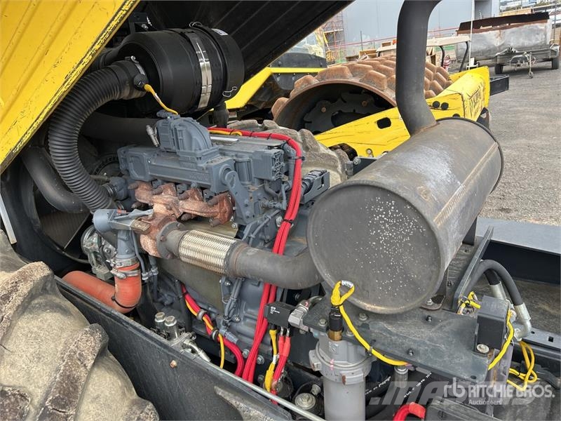 Bomag BW211PD-5 Padfoot Drum Compactor Ťahačové valce