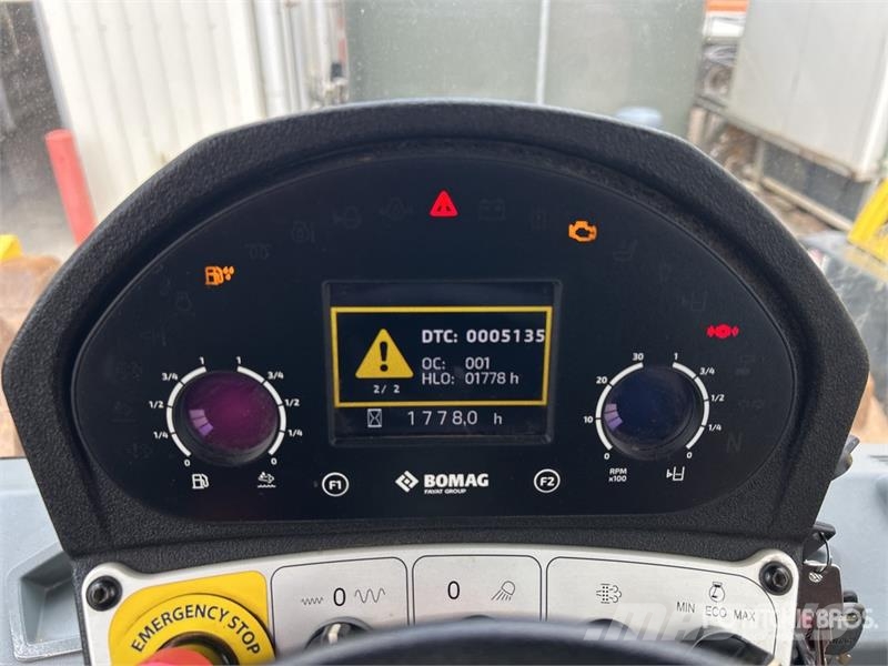 Bomag BW211PD-5 Padfoot Drum Compactor Ťahačové valce