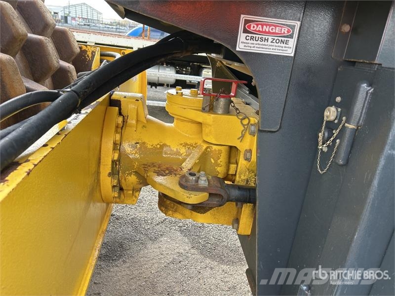 Bomag BW211PD-5 Padfoot Drum Compactor Egydobos hengerek