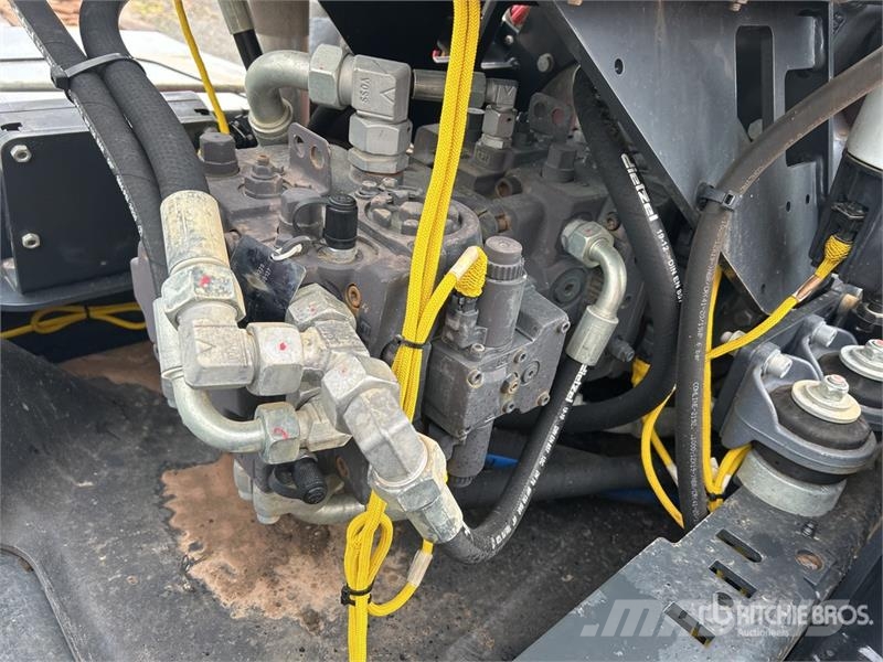 Bomag BW211PD-5 Padfoot Drum Compactor Ťahačové valce