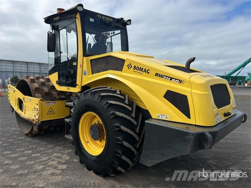 Bomag BW211PD-5 Padfoot Drum Compactor Ťahačové valce