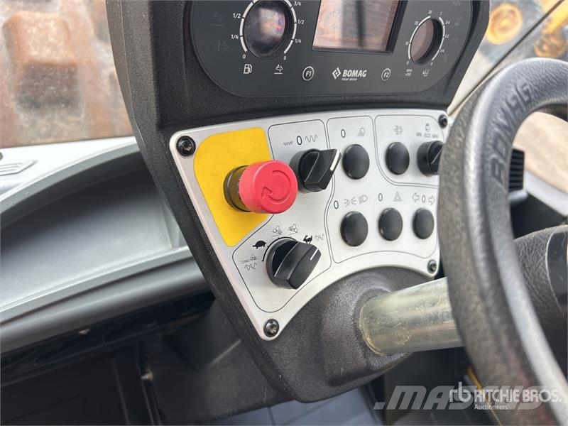 Bomag BW211PD-5 Padfoot Drum Compactor Ťahačové valce