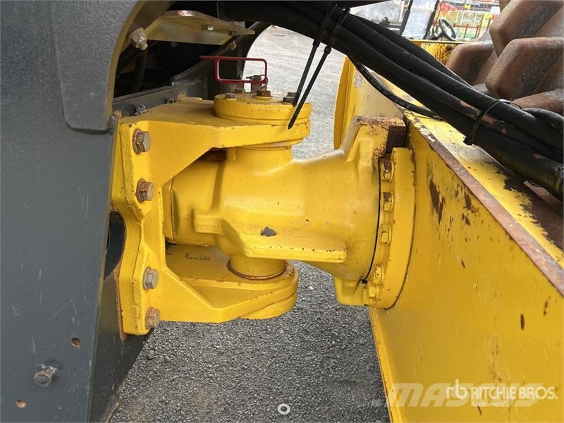 Bomag BW211PD-5 Padfoot Drum Compactor Ťahačové valce
