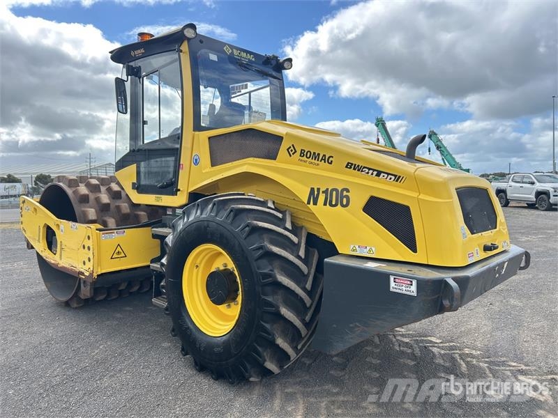 Bomag BW211PD-5 Padfoot Drum Compactor Egydobos hengerek