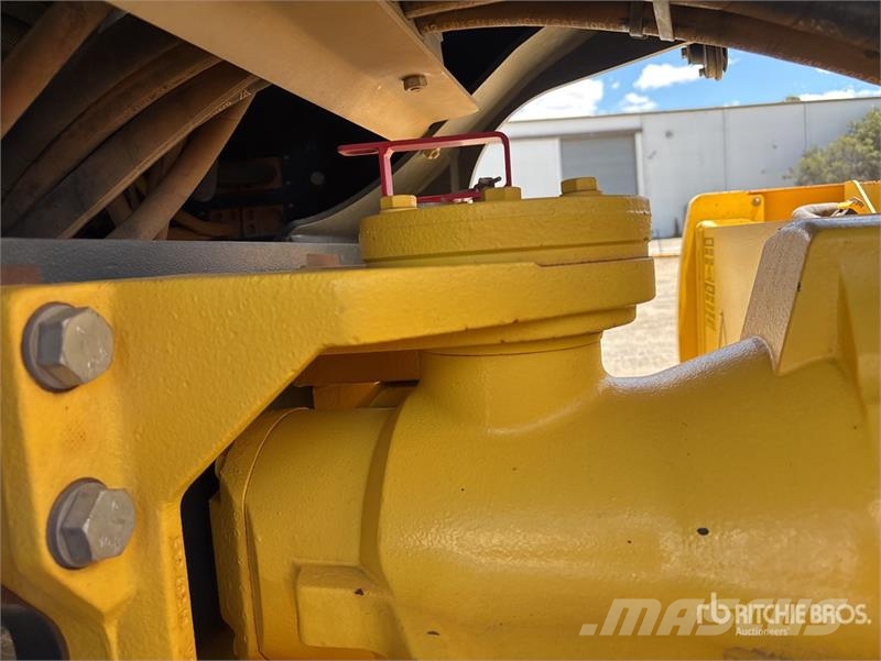 Bomag BW213D-5 Smooth Drum Compactor Rodillos de un solo tambor