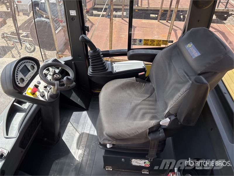 Bomag BW213D-5 Smooth Drum Compactor Rodillos de un solo tambor