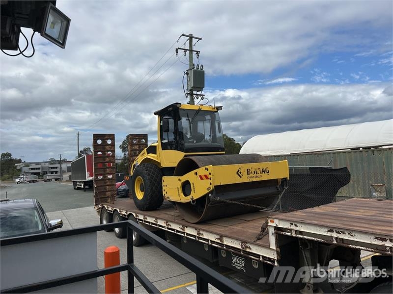 Bomag BW213D-5 Smooth Drum Compactor مداحل أحادية الأسطوانة