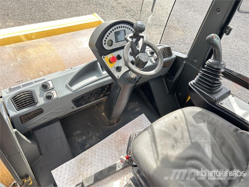 Bomag BW213D-5 Smooth Drum Compactor Single drum rollers