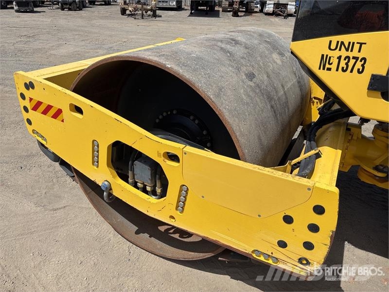 Bomag BW213D-5 Smooth Drum Compactor Rodillos de un solo tambor