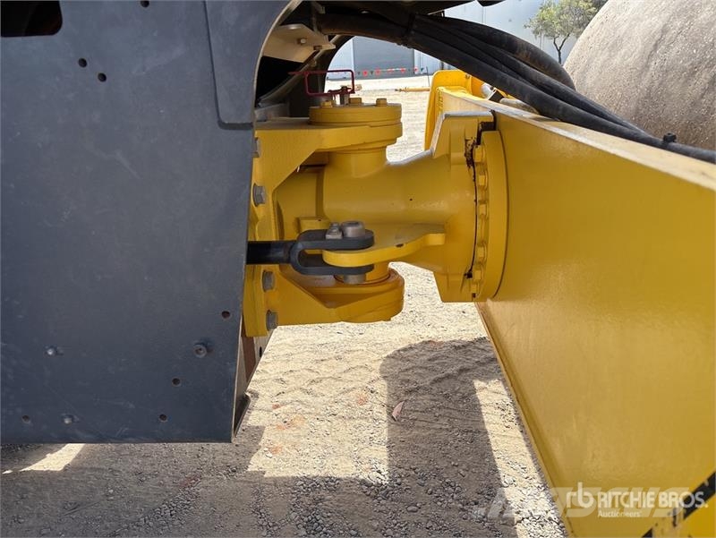 Bomag BW213D-5 Smooth Drum Compactor Rodillos de un solo tambor