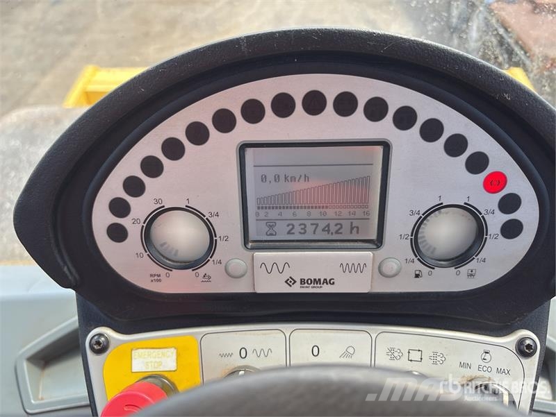 Bomag BW213D-5 Smooth Drum Compactor Rodillos de un solo tambor