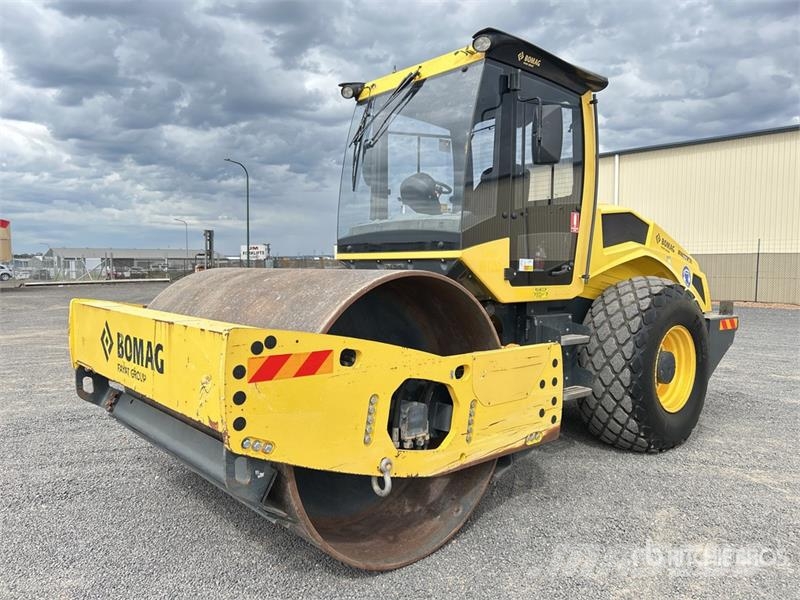 Bomag BW213D5 Smooth Drum Compactor Valjci sa jednim bubnjem