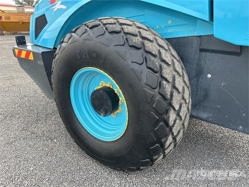Bomag BW213D5 Smooth Drum Compactor Valjci sa jednim bubnjem